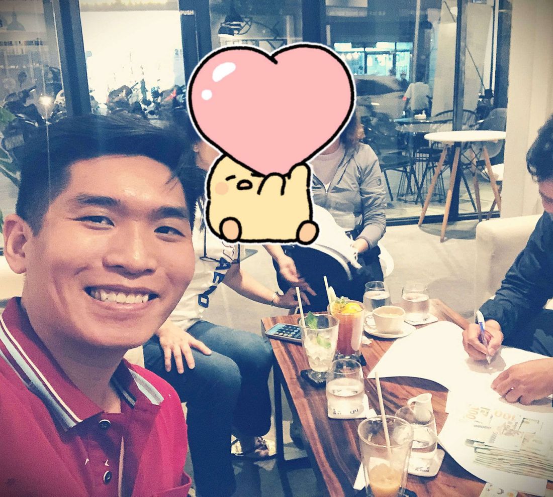 Tuấn Sài Gòn cùng khách hàng chốt giao dịch nhà phố TP.HCM